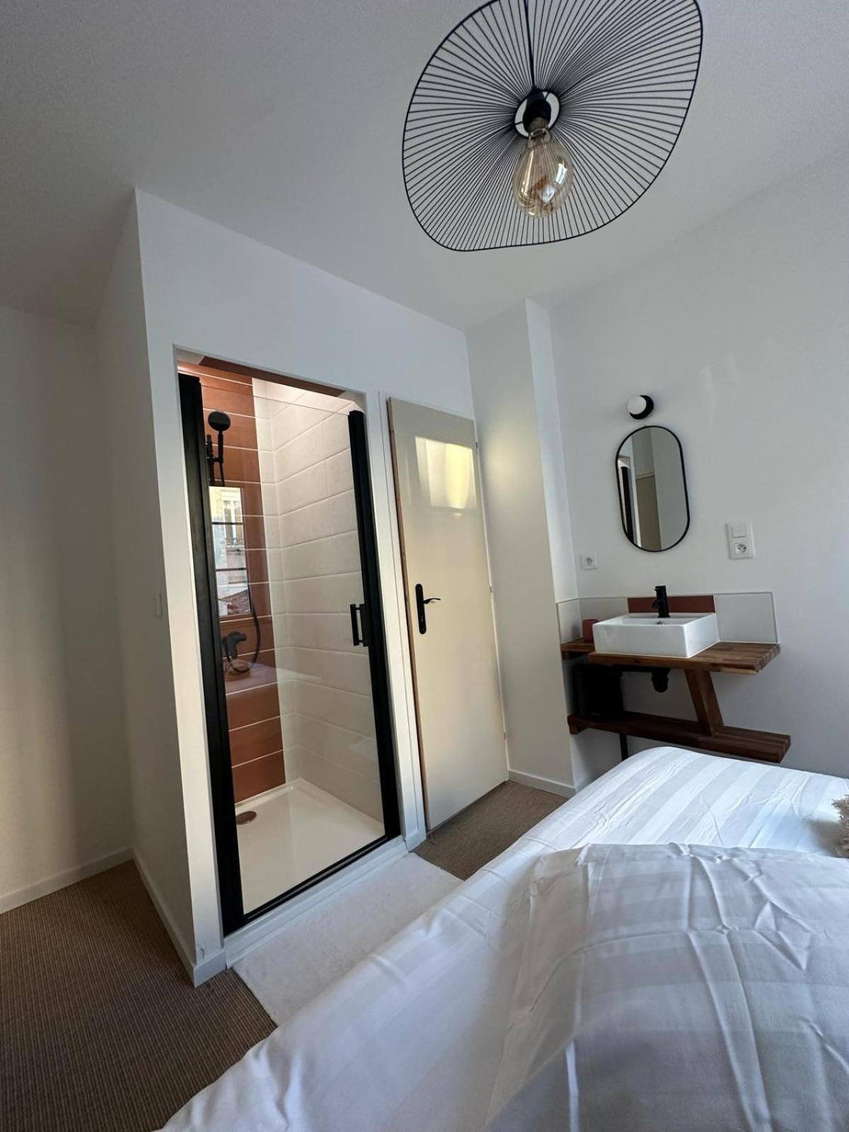 Maison Des Ambans Chambres D'Hotes Hypercentre 200M De La Gare Et Petit Dejeuner Inclus Ажан Екстериор снимка